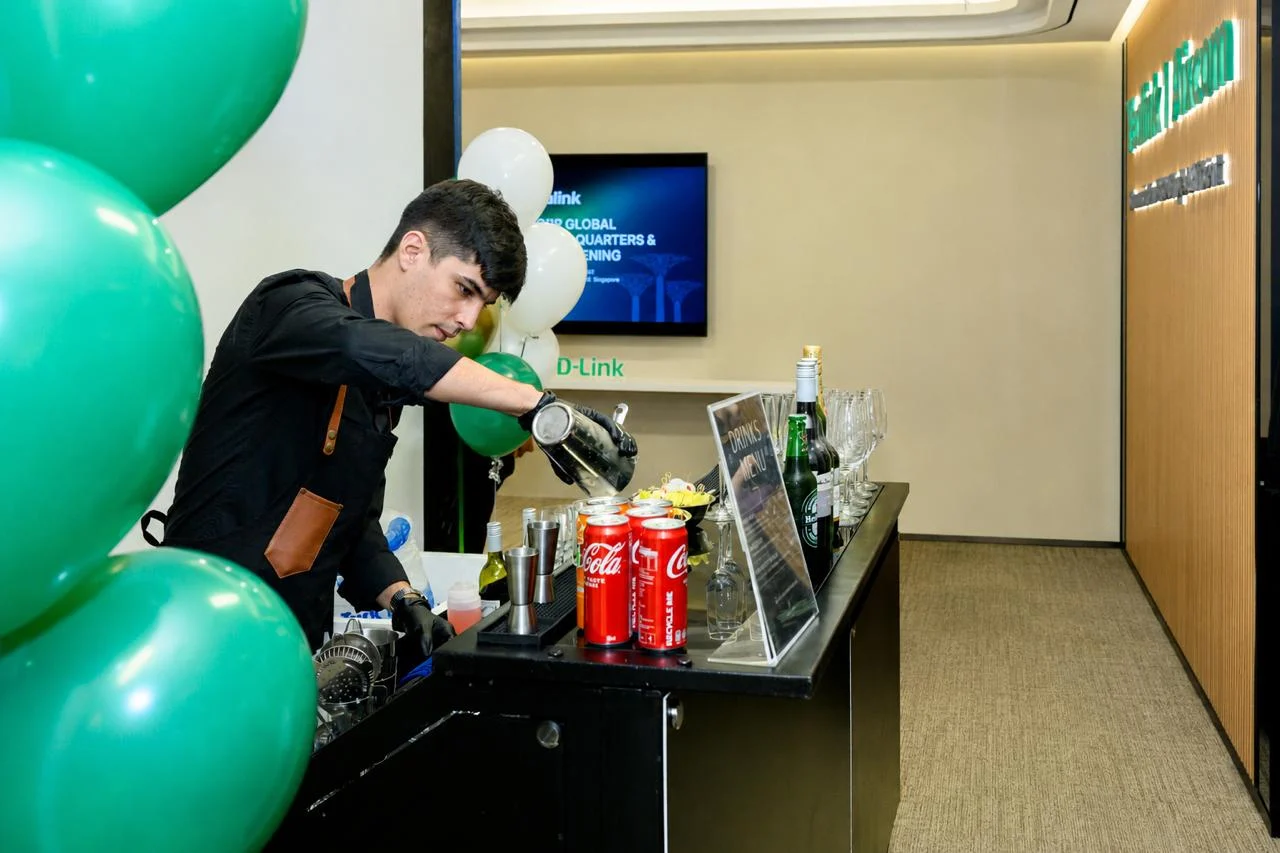 event-bartender-mixing-drinks-singapore