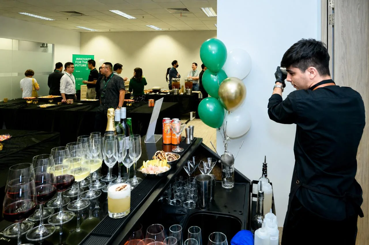 mobile-bartender-live-station-catering-singapore